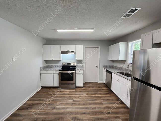 Building Photo - 725 W Creek Cir