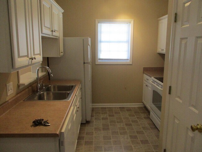 Building Photo - 2060 Cross Gate Blvd