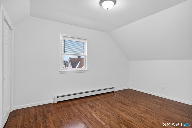 Foto del edificio - 144 Cottage St