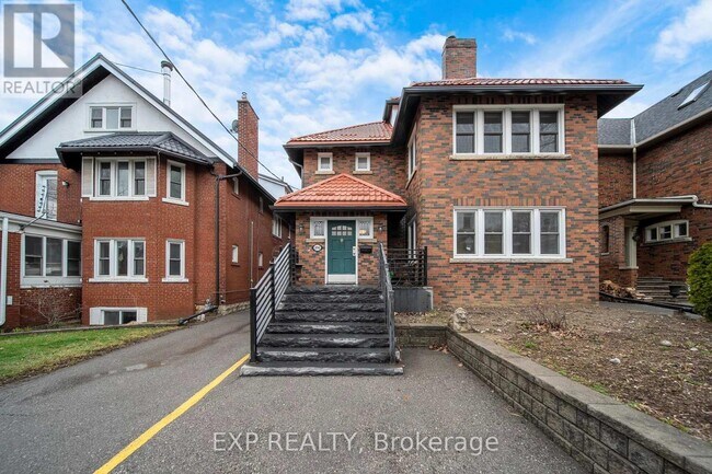 Photo du bâtiment - 896 Avenue Rd