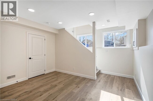 Building Photo - 306 Dalhousie St