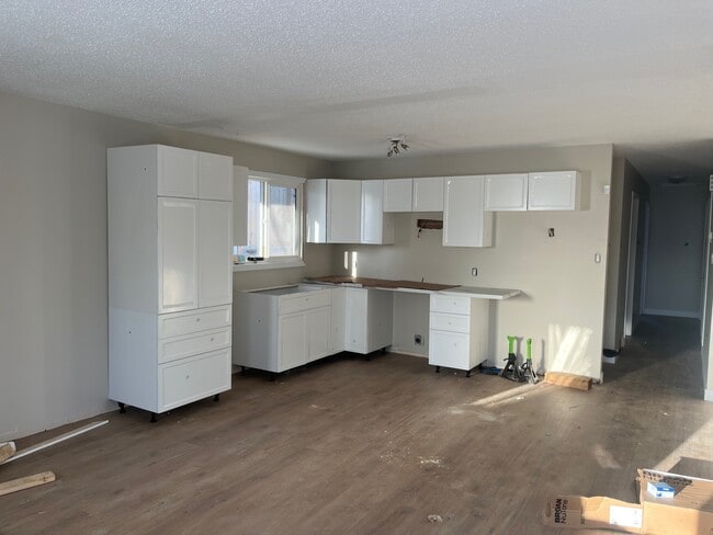 Photo du bâtiment - 4111-4149 49 Ave