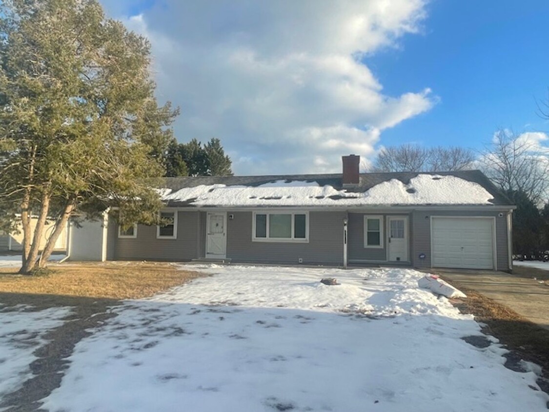 Building Photo - Sandy Brae Single Family Home