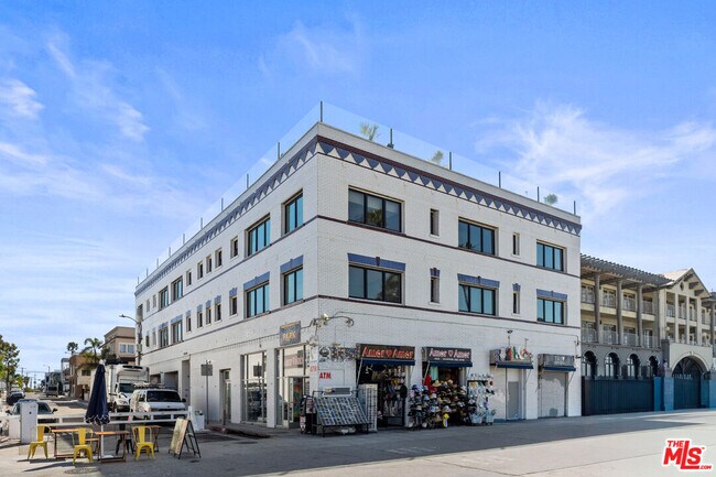Foto del edificio - 8 Brooks Ave