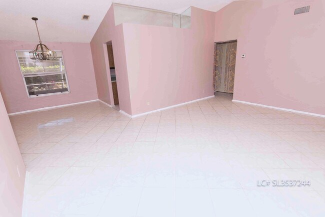 Foto del edificio - 10700 Kasmir Ct
