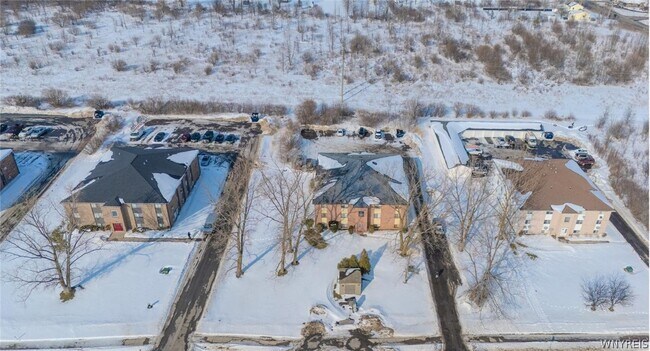 Foto del edificio - 6379 Robinson Rd