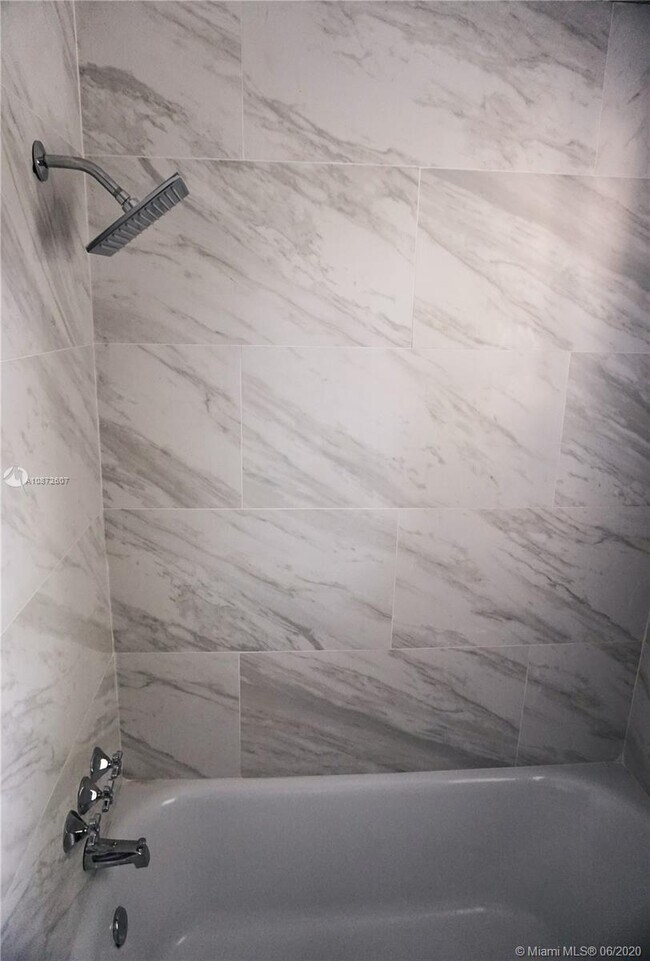 Foto del edificio - 327 SW 20th St