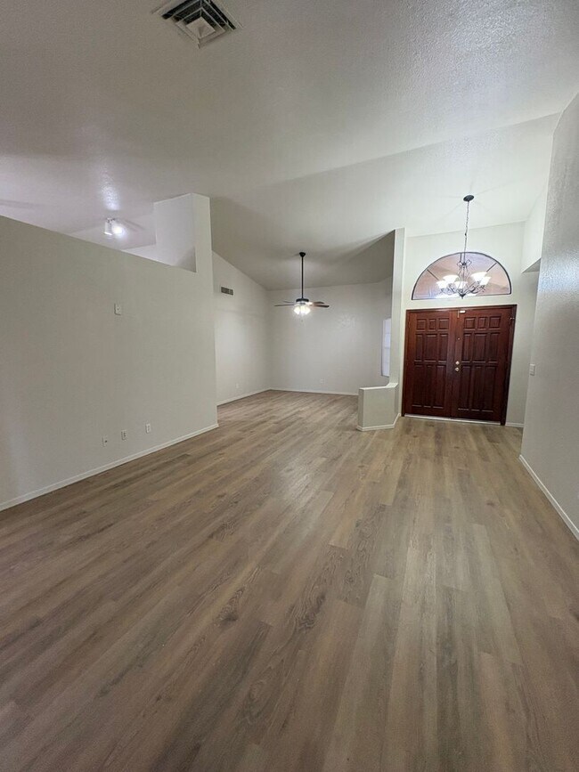 Foto del edificio - 1518 W Antiqua Dr