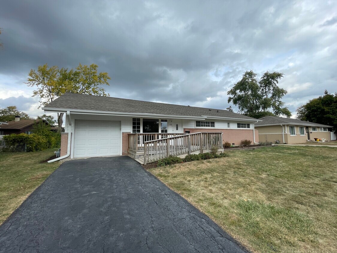 Primary Photo - 190 Kingman Ln