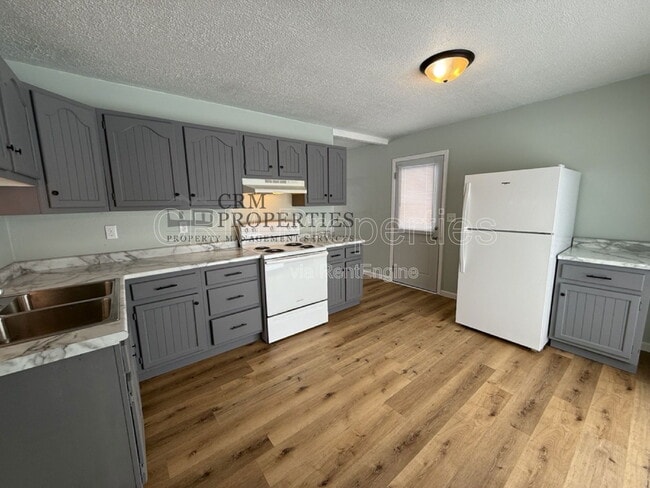 Building Photo - 800 Maumee Dr