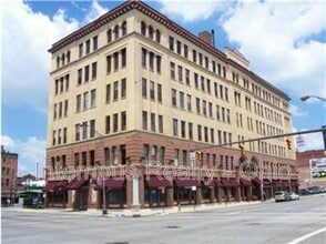 150 E Main St
