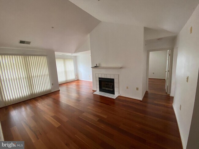Foto del edificio - 3109 River Bend Ct