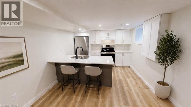 Building Photo - 132 Graham St