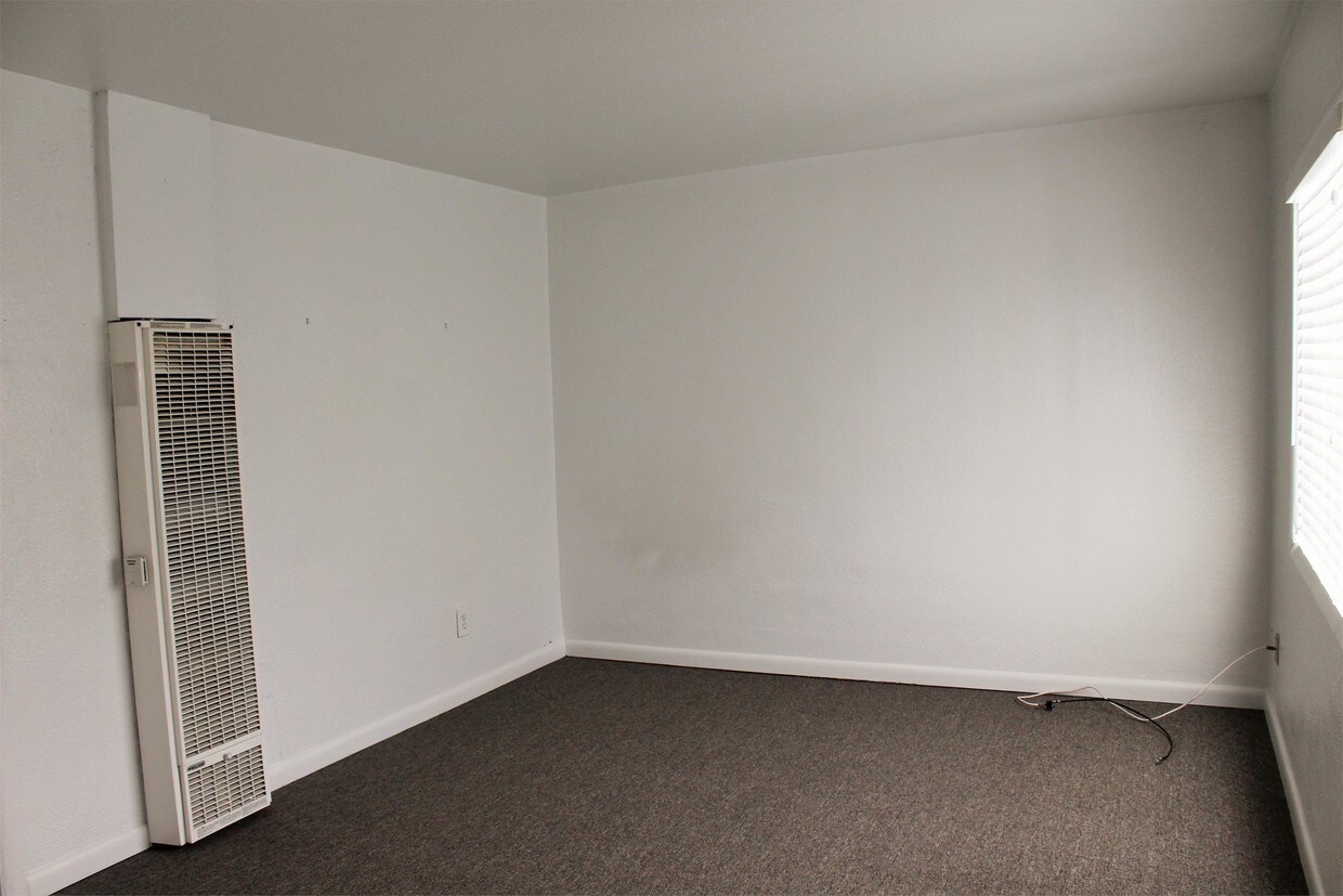 Primary Photo - 120 Warren St