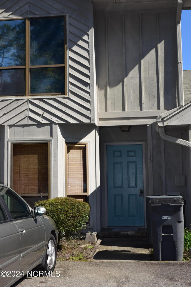 Building Photo - 115 Mallard Cove
