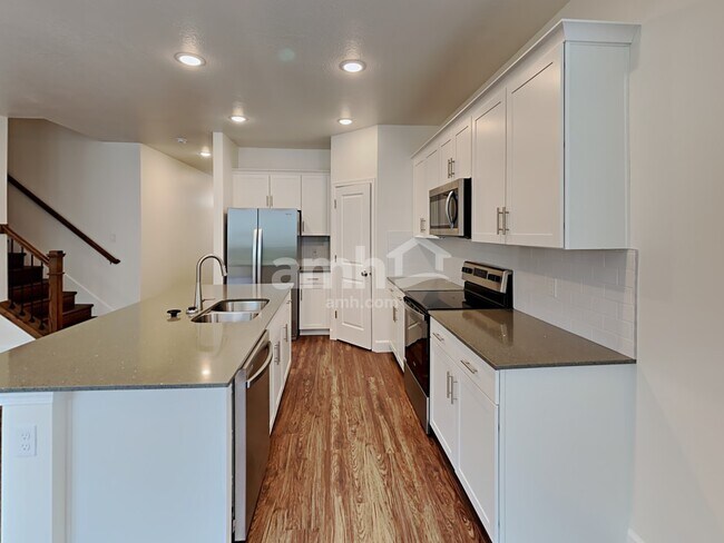 Building Photo - 2203 E Silverado Lane