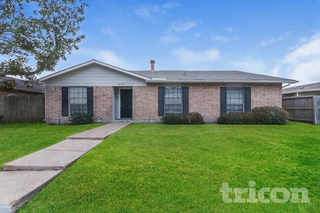 Foto del edificio - 6127 Larchbrook Dr