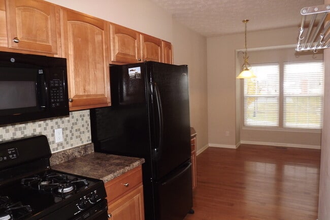 Building Photo - COMING SOON! Beautiful 3 Bedroom Beavercre...
