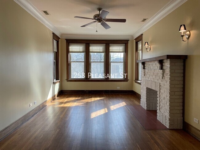 Building Photo - 258 Pleasant St