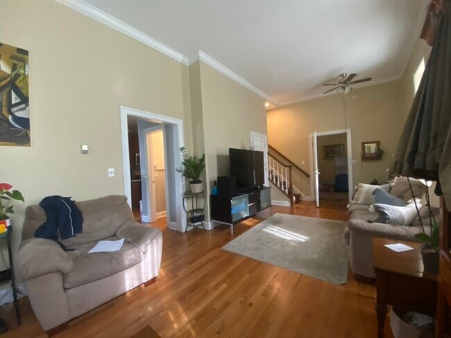 Building Photo - 302 Soundview Ave