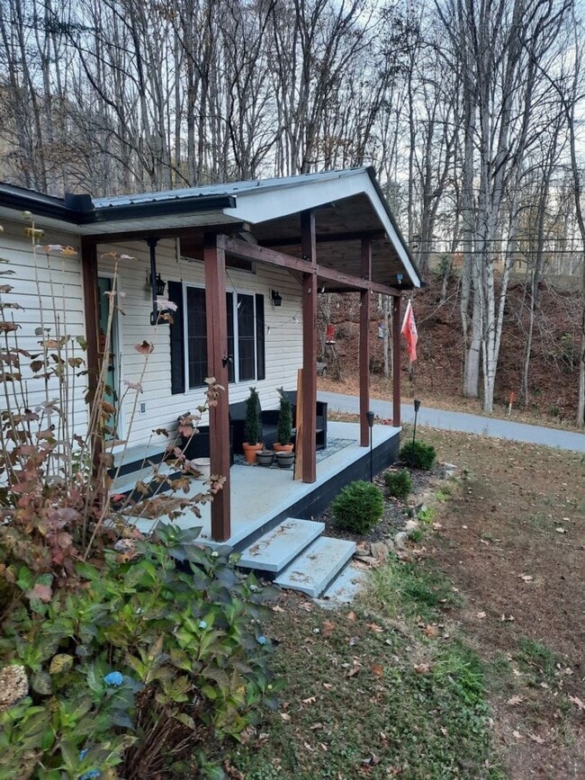 Building Photo - $2,500 - 4 Bedroom, 2 Bathroom Unfurnished Home in the Balsam Community