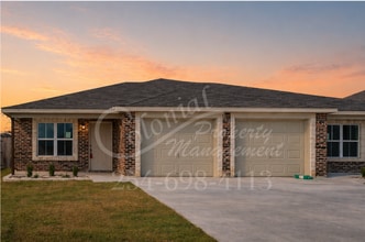 Building Photo - 3204 Stonewall Dr