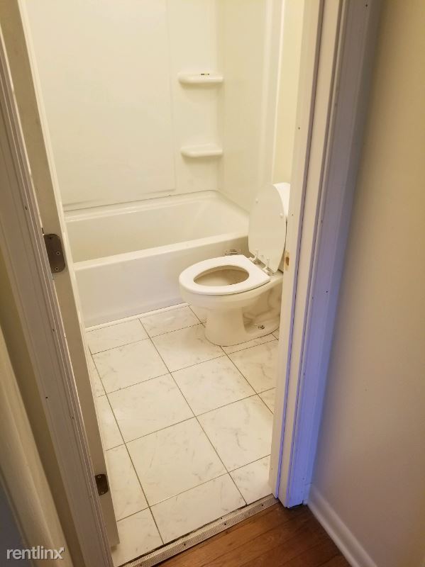 Building Photo - 3 br, 1 bath House - 1196 Airport Rd