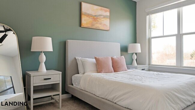 Foto del edificio - 1270 Hillcrest Dr