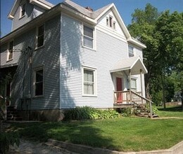 Building Photo - 907 N State St