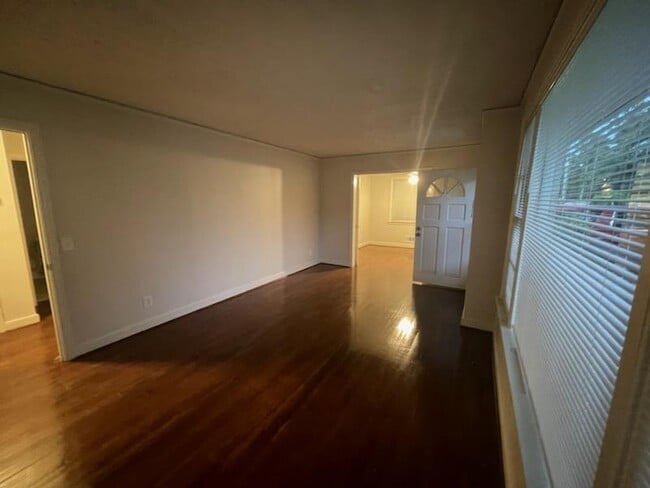 Building Photo - 3224 Bronx Rd