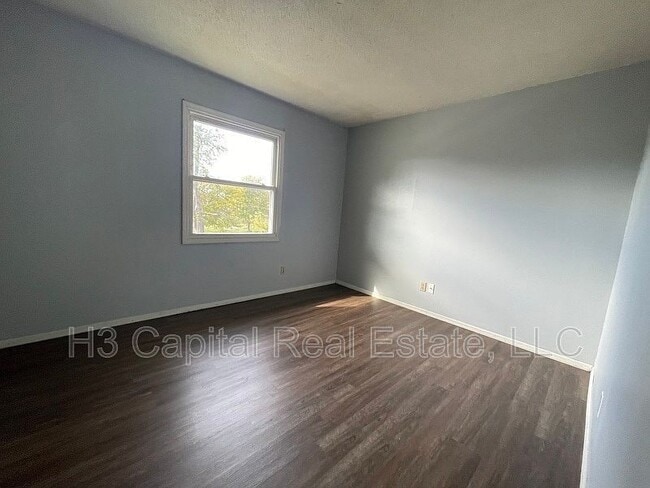 Building Photo - 410 George St