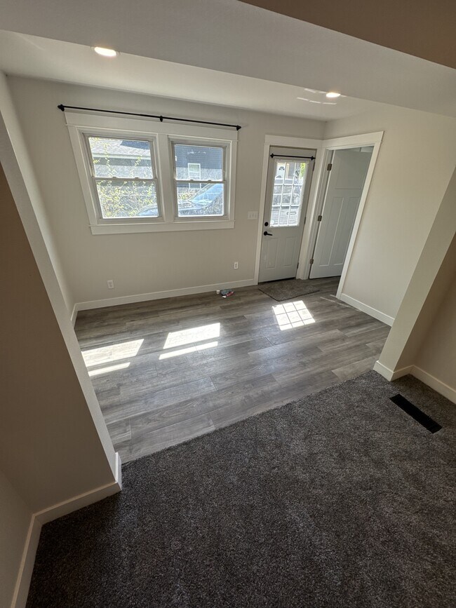 Foto del edificio - 914 Lakeside Ave