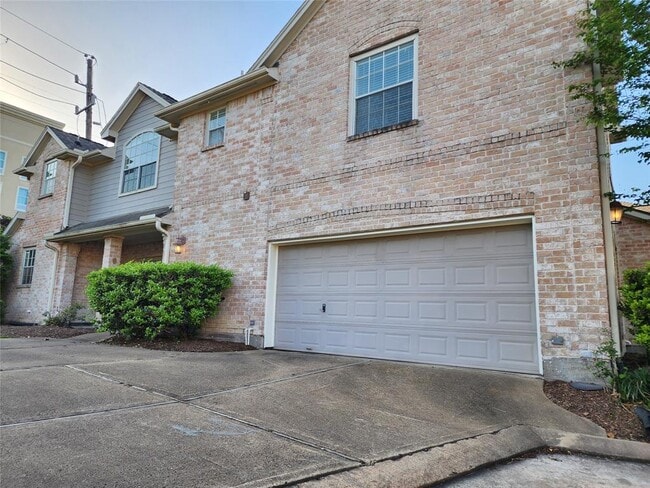 Building Photo - 1103 Enclave Square E