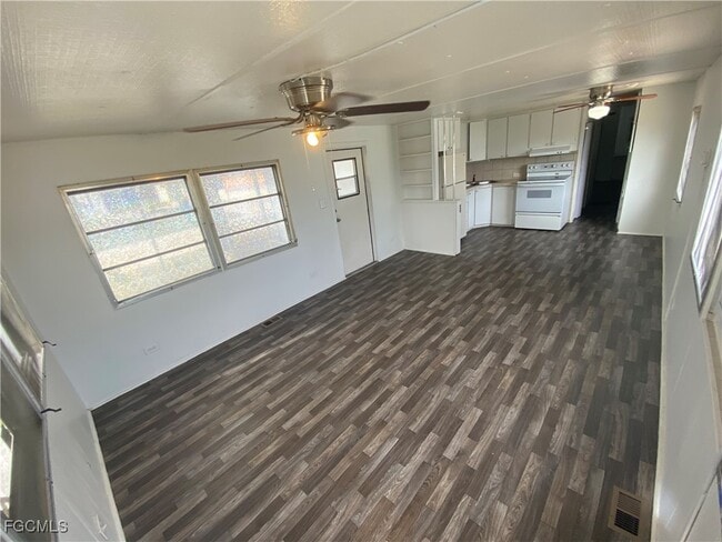 Building Photo - 139 Amber Ave