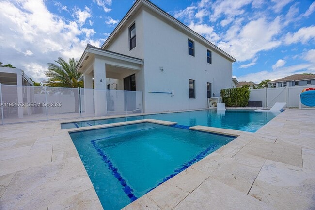 Foto del edificio - 7126 Rockwood Rd