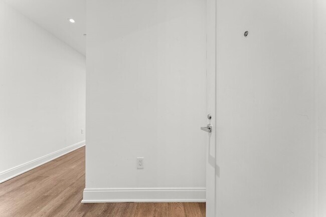 Foto del edificio - 2323 W Main St