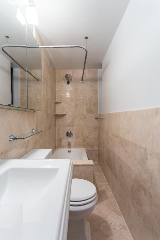 Foto del edificio - 404 E 9th St