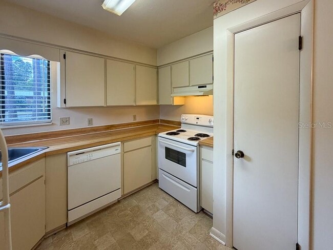 Building Photo - 4190 NW 85th Pl