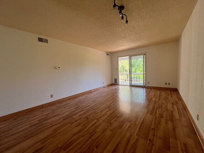 Building Photo - Serene two bedroom condo near Oak Knoll Golf Course | Available Now