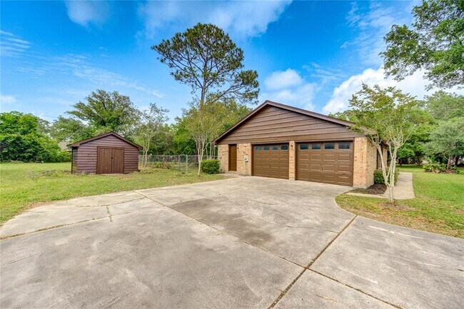 Building Photo - 12302 Thaman Dr