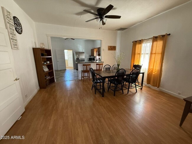 Foto del edificio - 851 E 9th St