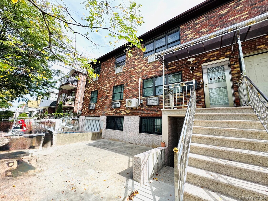 Primary Photo - 61-45 Parsons Blvd