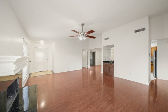 Building Photo - 8100 Cambridge St