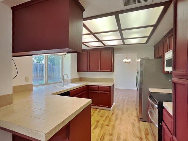 Foto del edificio - Spacious 4/2.5 Two-Story Home in Martinez Available Now!