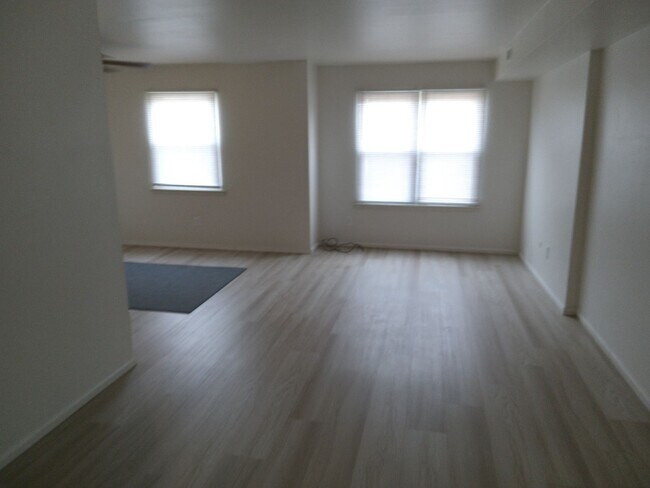 Family Room - 2139 Birch Dr