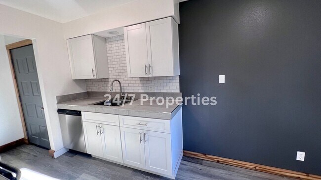 Foto del edificio - Modern 2BD I 1BA Triplex - Hillsboro