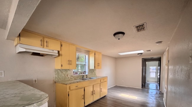 Building Photo - 2621 Tarlton St