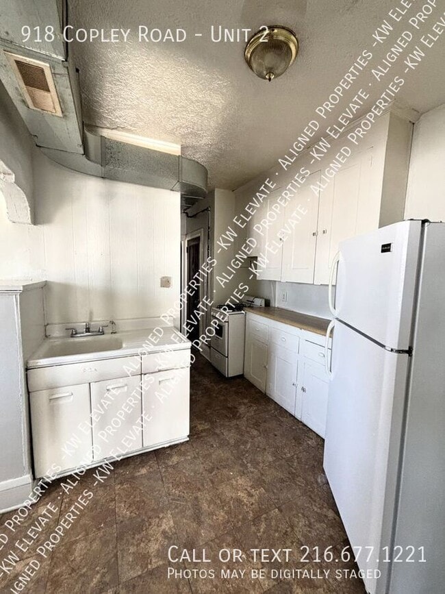 Building Photo - 918 Copley Rd