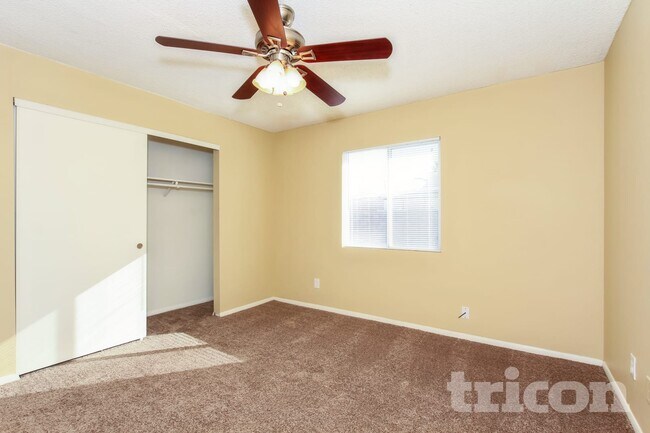 Foto del edificio - 1949 W Chipman Rd