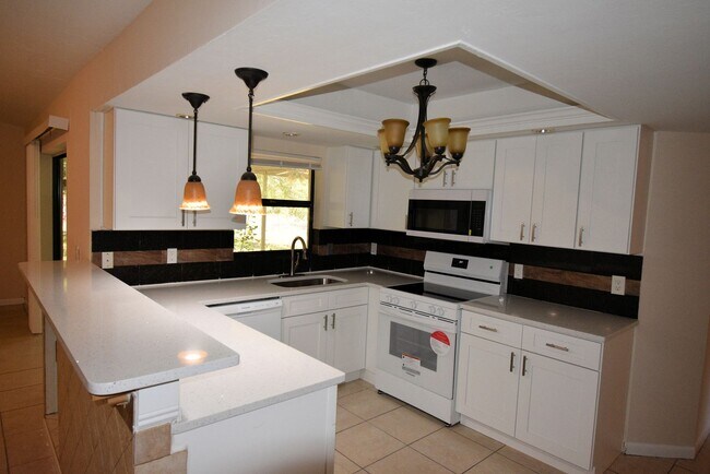 Foto del edificio - Spacious 3BR 2BA Home in Lehigh Acres  REC...